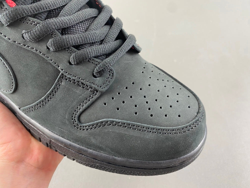 Supreme x Nike SB Dunk Low “Black/Red”
