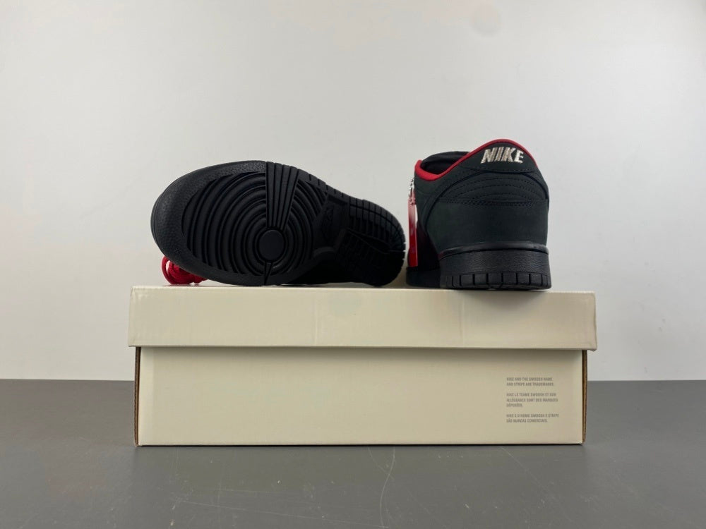 Supreme x Nike SB Dunk Low “Black/Red”